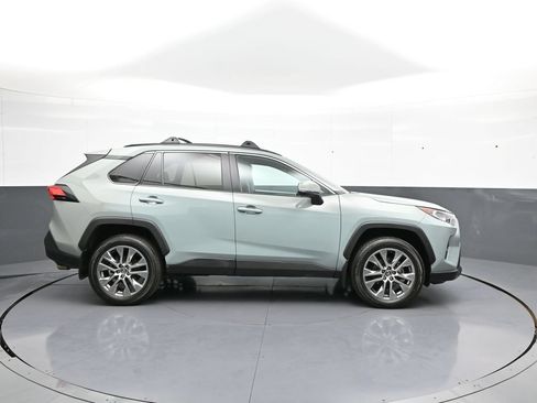 Certified 2020 Toyota RAV4 XLE Premium AWD/4WD image 5