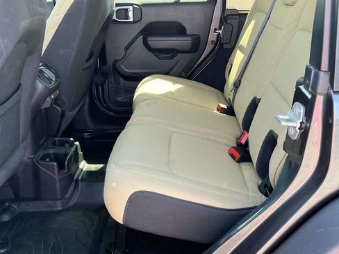 Used 2022 Jeep Wrangler Unlimited Sport image 15