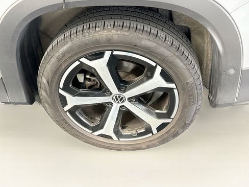Used 2026 Volkswagen Tiguan SE FWD image 11