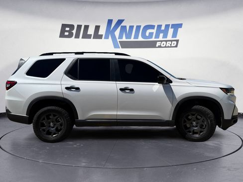 Used 2025 Honda Pilot TrailSport image 6
