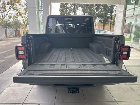 Used 2021 Jeep Gladiator Sport image 13