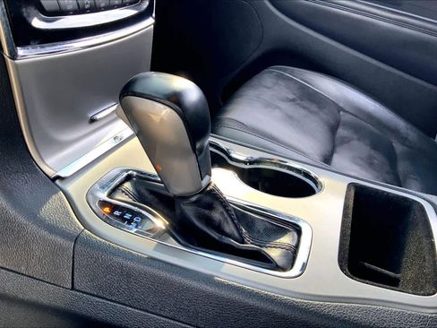 Used 2020 Jeep Grand Cherokee Limited image 17