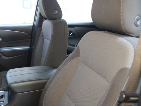 Used 2023 Chevrolet Traverse LT AWD/4WD image 18