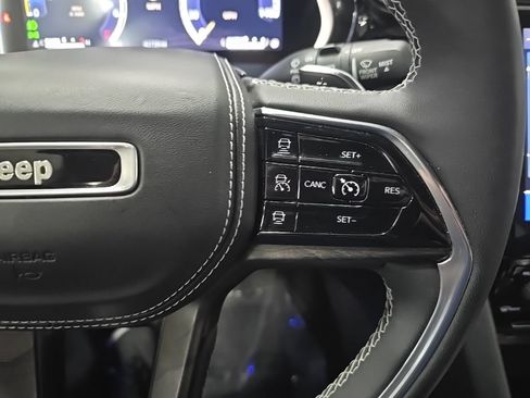Used 2023 Jeep Grand Cherokee Overland AWD/4WD image 22