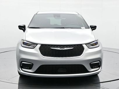 New 2026 Chrysler Pacifica Select