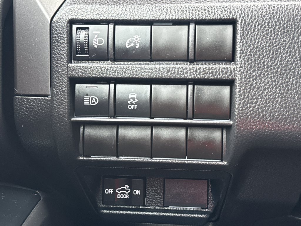 Used 2025 Toyota Tacoma TRD Off-Road AWD/4WD image 32