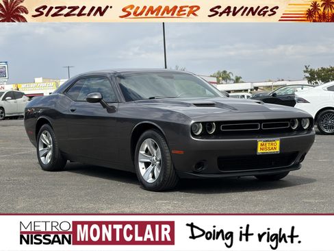 Used 2020 Dodge Challenger SXT RWD image 1