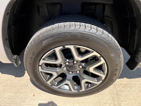 Used 2025 RAM 1500 Laramie w/ Sport Appearance Package AWD/4WD image 32