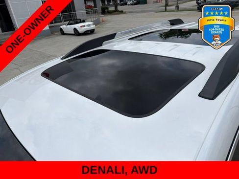 Used 2023 GMC Acadia Denali w/ Denali Ultimate Package AWD/4WD image 9