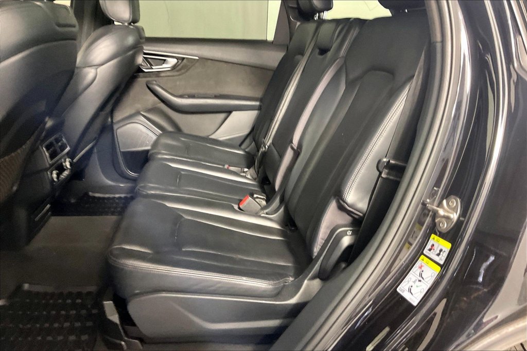 Used 2017 Audi Q7 3.0T Prestige AWD/4WD image 3