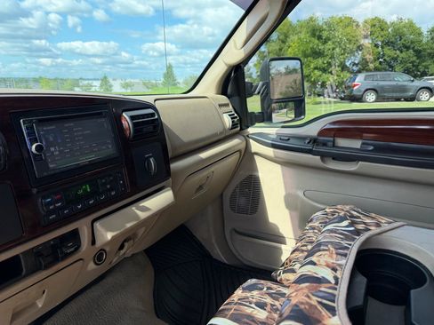 Used 2006 Ford F250 Lariat AWD/4WD image 12