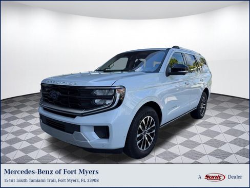 Used 2025 Ford Expedition Platinum AWD/4WD image 1