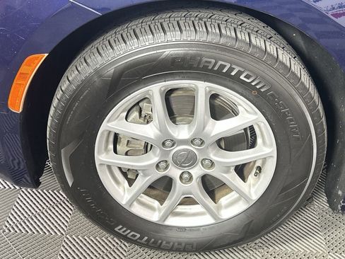 Used 2017 Chrysler Pacifica LX FWD image 9