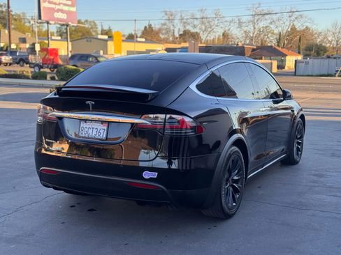Used 2018 Tesla Model X 75D image 6