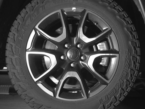 Used 2025 Jeep Compass Trailhawk AWD/4WD image 13