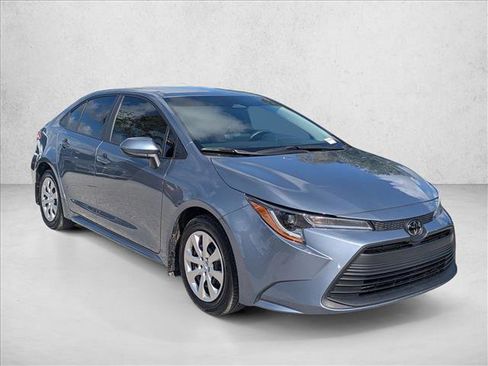 Used 2025 Toyota Corolla LE FWD image 3