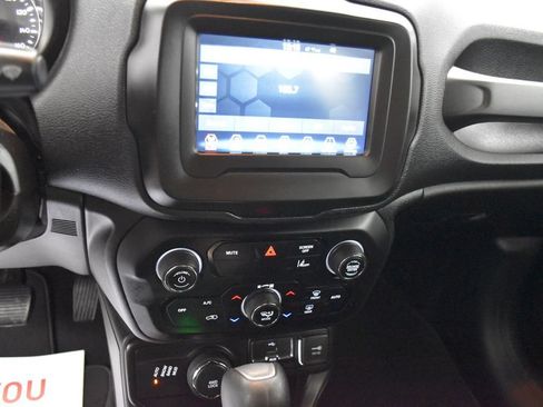 Used 2021 Jeep Renegade Latitude AWD/4WD image 12