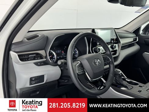 Used 2021 Toyota Highlander XLE image 15