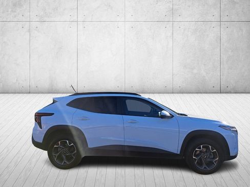 Used 2025 Chevrolet Trax LT image 4