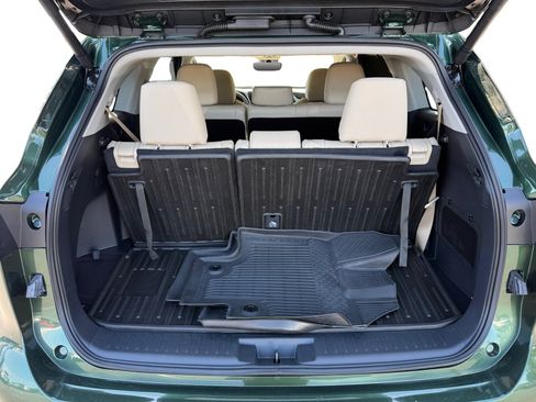 Used 2025 Toyota Highlander XLE AWD/4WD image 17