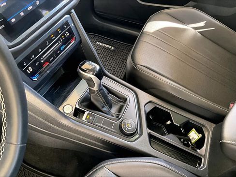 Used 2022 Volkswagen Tiguan SE AWD/4WD image 17