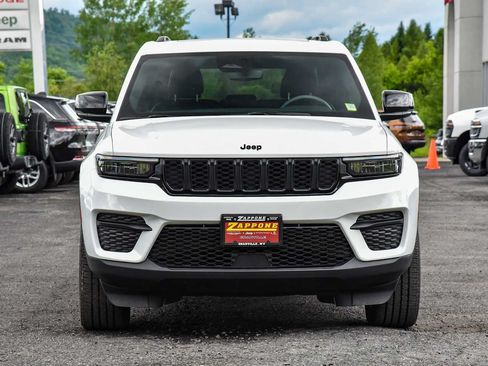 Used 2023 Jeep Grand Cherokee Altitude AWD/4WD image 8