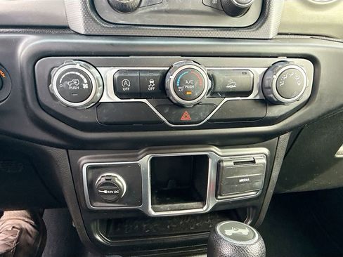 Used 2021 Jeep Wrangler Unlimited Sport image 16