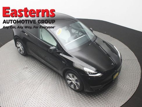 Used 2021 Tesla Model Y Long Range AWD/4WD image 3