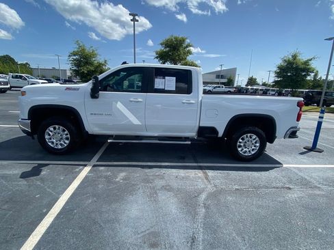 Used 2025 Chevrolet Silverado 2500 LT AWD/4WD image 4