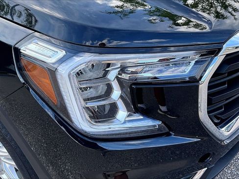 Used 2024 GMC Terrain SLE AWD/4WD image 32
