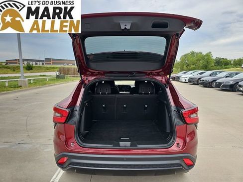 Used 2024 Chevrolet Trax RS w/ Driver Confidence Package FWD image 25