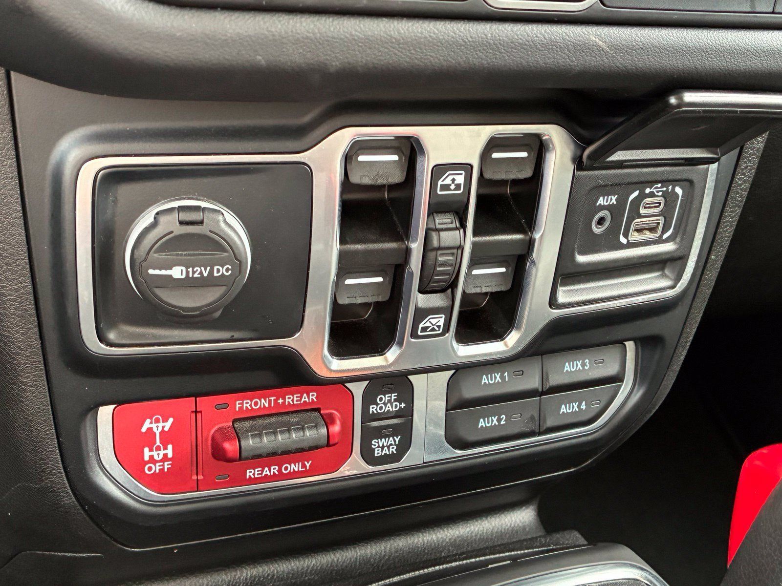 Used 2024 Jeep Wrangler Unlimited Rubicon AWD/4WD image 22