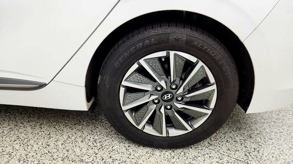 Used 2020 Hyundai Ioniq Limited FWD image 9