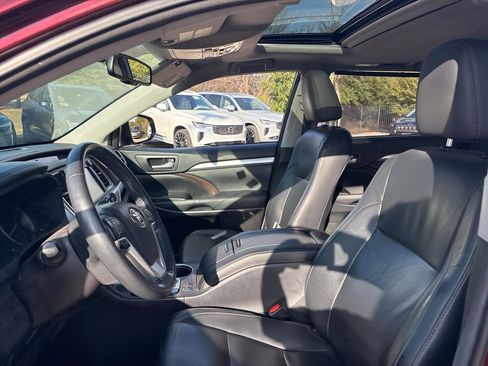 Used 2015 Toyota Highlander XLE image 16