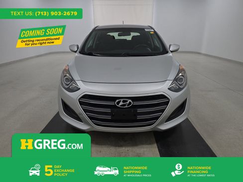 Used 2017 Hyundai Elantra GT image 1