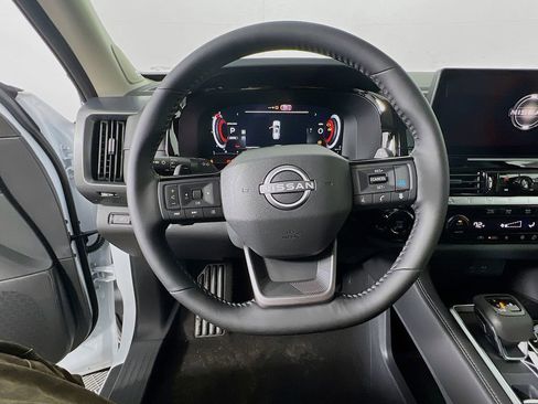 New 2026 Nissan Pathfinder SL image 10