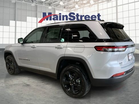 New 2025 Jeep Grand Cherokee image 3