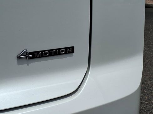 Certified 2023 Volkswagen Atlas Cross Sport SEL R-Line AWD/4WD image 17