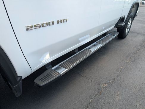 Used 2024 Chevrolet Silverado 2500 LT AWD/4WD image 3