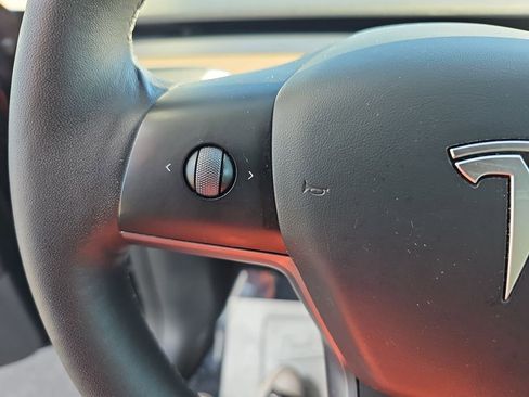 Used 2022 Tesla Model Y Performance image 22