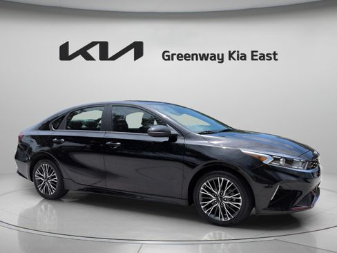 Certified 2024 Kia Forte GT-Line FWD image 3