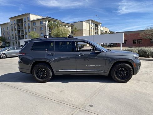 Used 2022 Jeep Grand Cherokee L Overland w/ Luxury Tech Group IV image 3