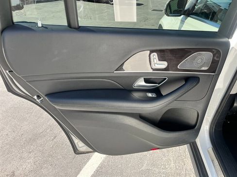 Used 2024 Mercedes-Benz GLS 450 4MATIC image 24