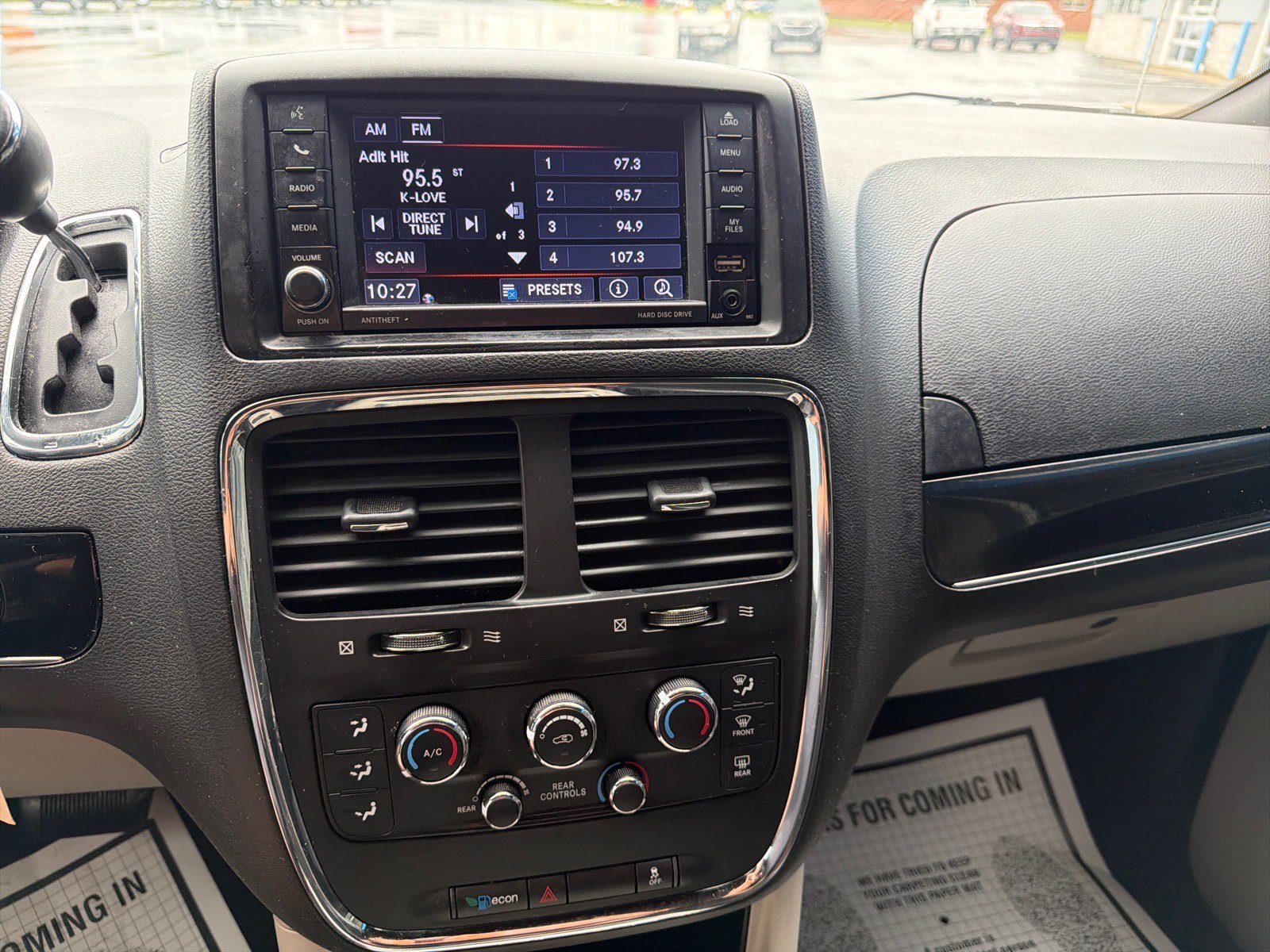 Used 2018 Dodge Grand Caravan SXT FWD image 14