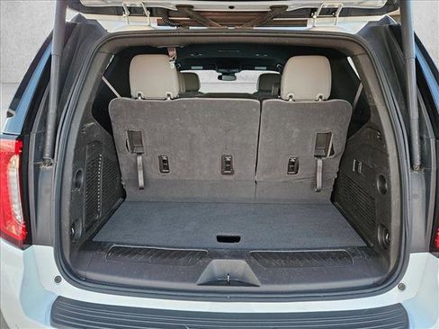 Used 2023 GMC Yukon SLT image 6
