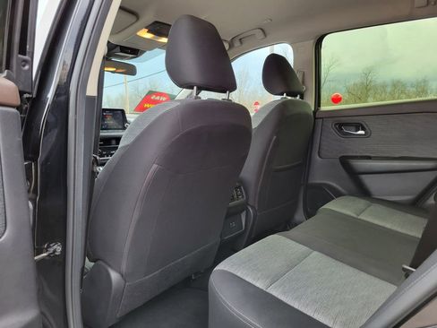 Used 2023 Nissan Rogue SV image 13