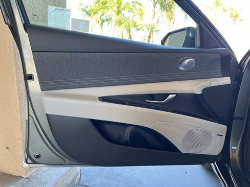 New 2025 Hyundai Elantra Limited image 12