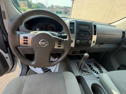 Used 2012 Nissan Frontier SV w/ SV Premium Utility Pkg AWD/4WD image 13