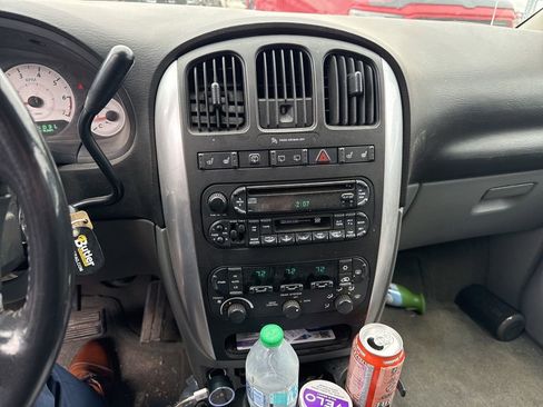 Used 2007 Chrysler Town & Country Touring w/ Leather Interior Group FWD image 15
