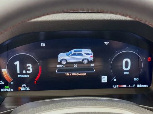 Used 2025 Ford Explorer Active AWD/4WD image 12
